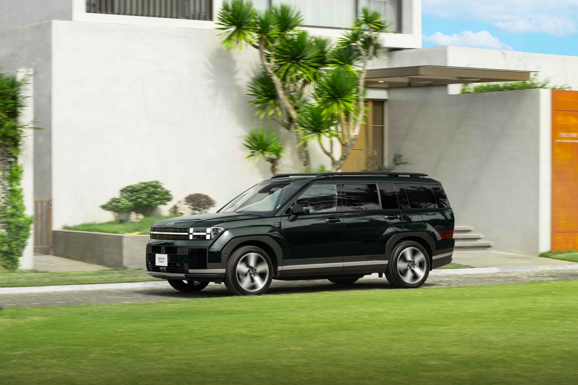 Hyundai Santa Fe Hybrid ra mắt Việt Nam, giá 1,369 tỷ đồng