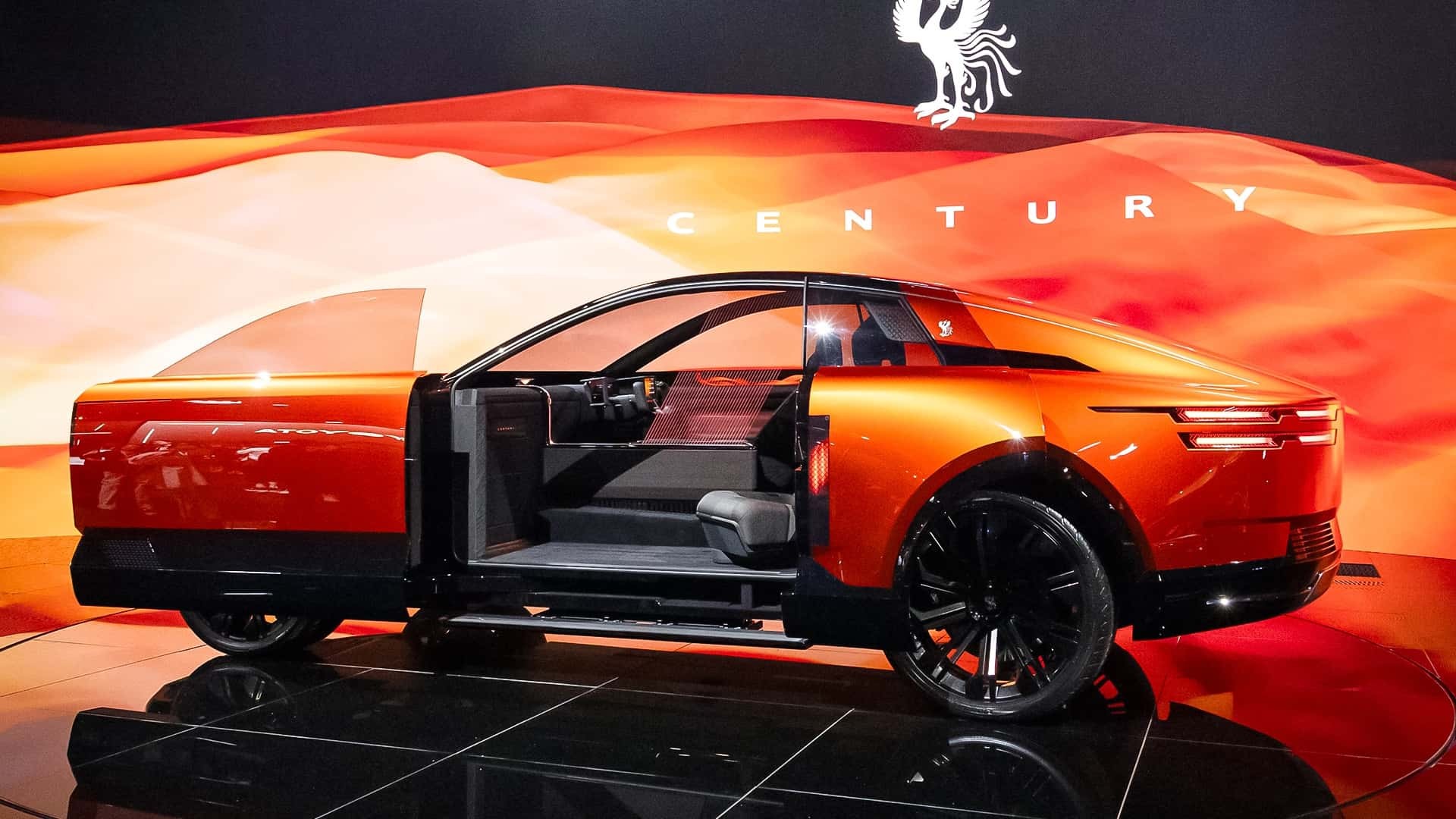 Thương hiệu siêu sang Century của Toyota cam kết sử dụng động cơ đốt trong Mẫu concept Century Coupe khi mở cửa, hé lộ bố cục nội thất độc đáo