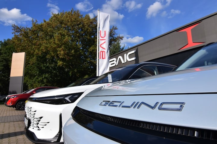 Các hãng xe Trung Quốc đang âm thầm xuất khẩu hàng triệu xe xăng ra thị trường quốc tế (Ảnh: Reuters)