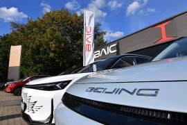 Trung Quốc đang âm thầm "tống khứ" hàng triệu xe xăng dư thừa trong nước ra thị trường nước ngoài