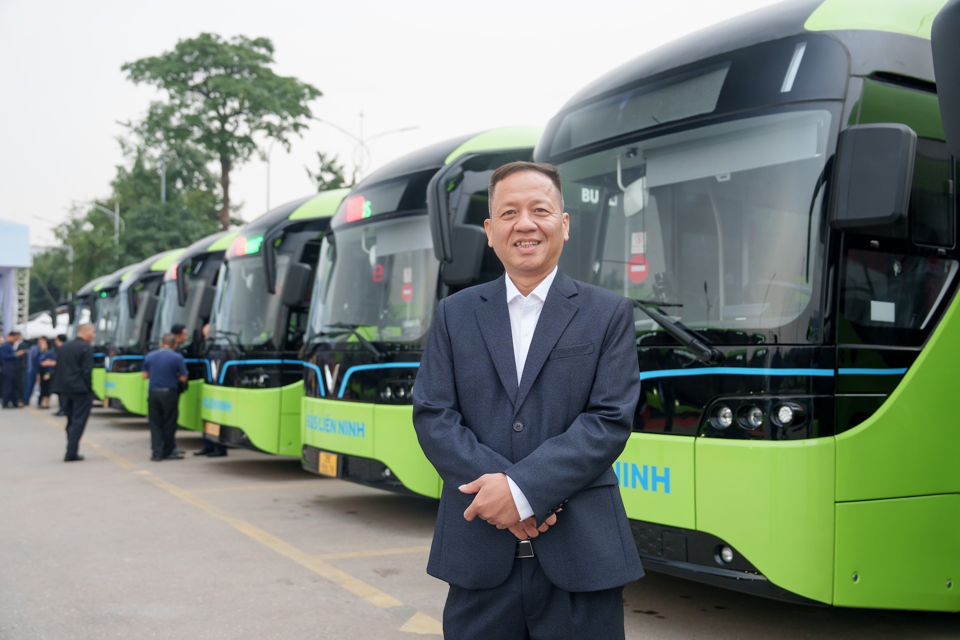 Một công ty ở Hà Nội thay thế toàn bộ đội xe bằng xe buýt điện VinFast