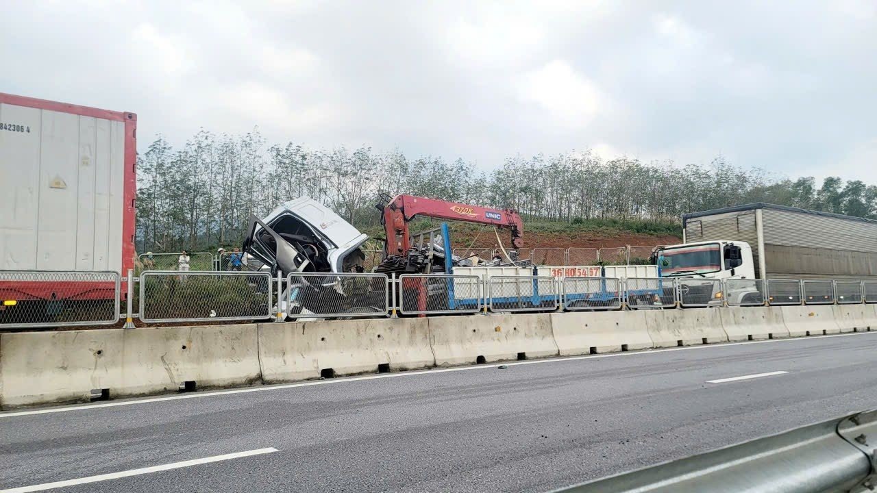 Tổng hợp tin tức tai nạn giao thông mới nhất ngày hôm nay 8/12/2025