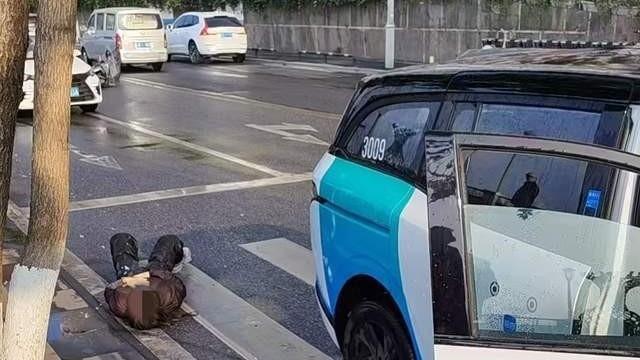 Robotaxi Trung Quốc gây tai nạn nghiêm trọng, hai người nhập viện ở tình trạng nguy kịch