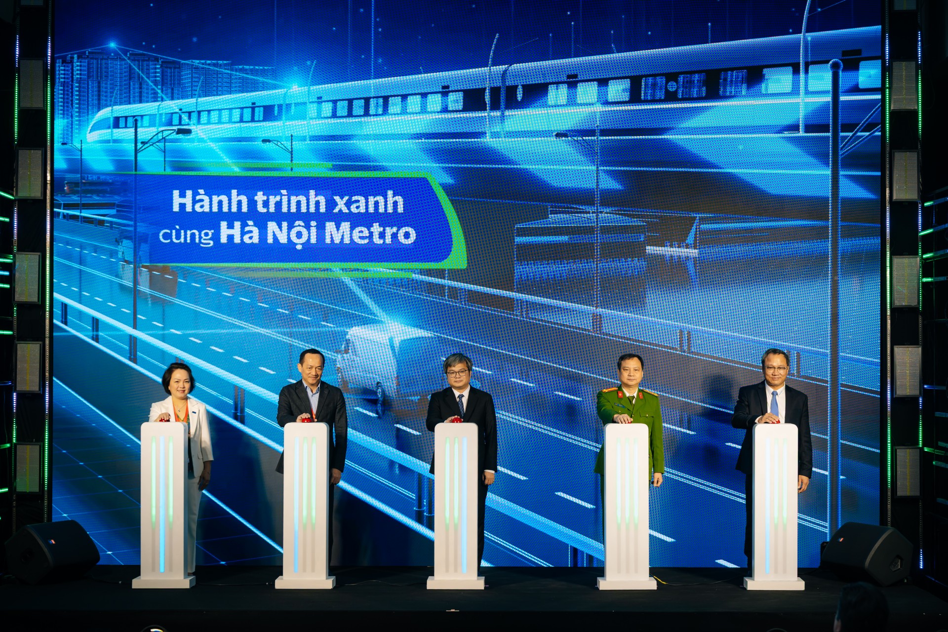 Visa ra mắt giải pháp thanh toán “chạm để di chuyển” đầu tiên tại Hà Nội trên tuyến Metro 2A