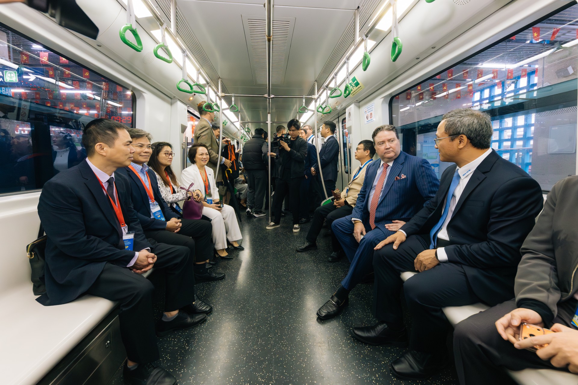 Visa ra mắt giải pháp thanh toán “chạm để di chuyển” đầu tiên tại Hà Nội trên tuyến Metro 2A