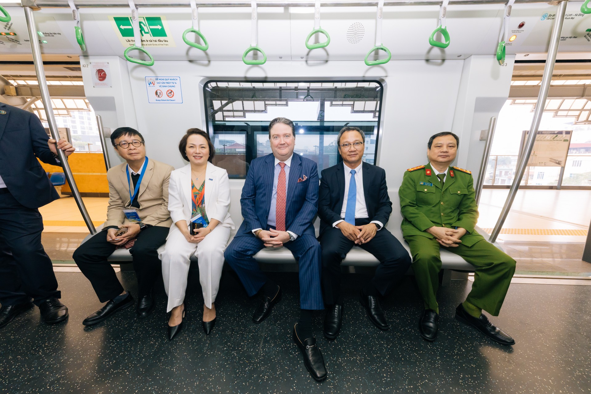 Visa ra mắt giải pháp thanh toán “chạm để di chuyển” đầu tiên tại Hà Nội trên tuyến Metro 2A