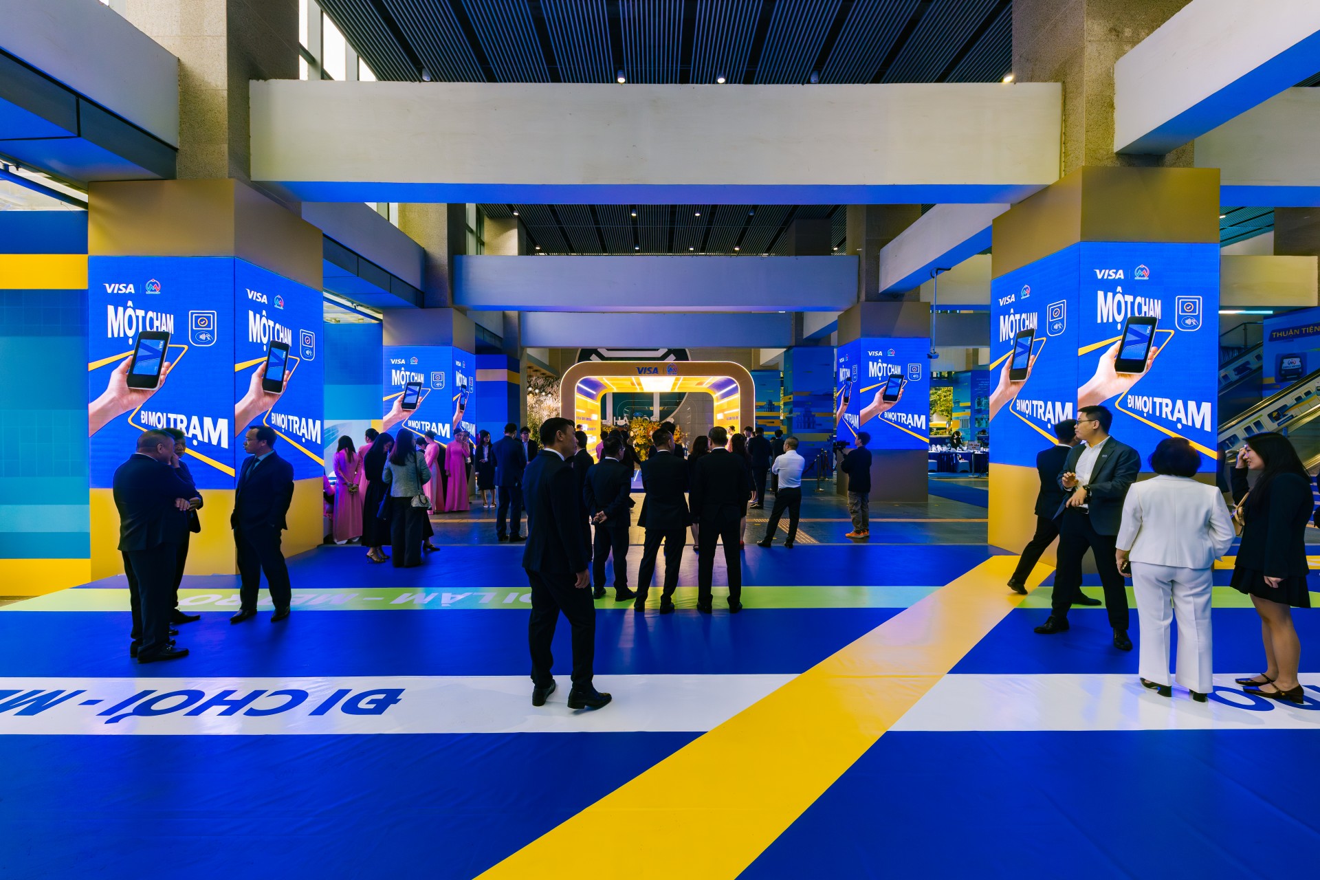 Visa ra mắt giải pháp thanh toán “chạm để di chuyển” đầu tiên tại Hà Nội trên tuyến Metro 2A