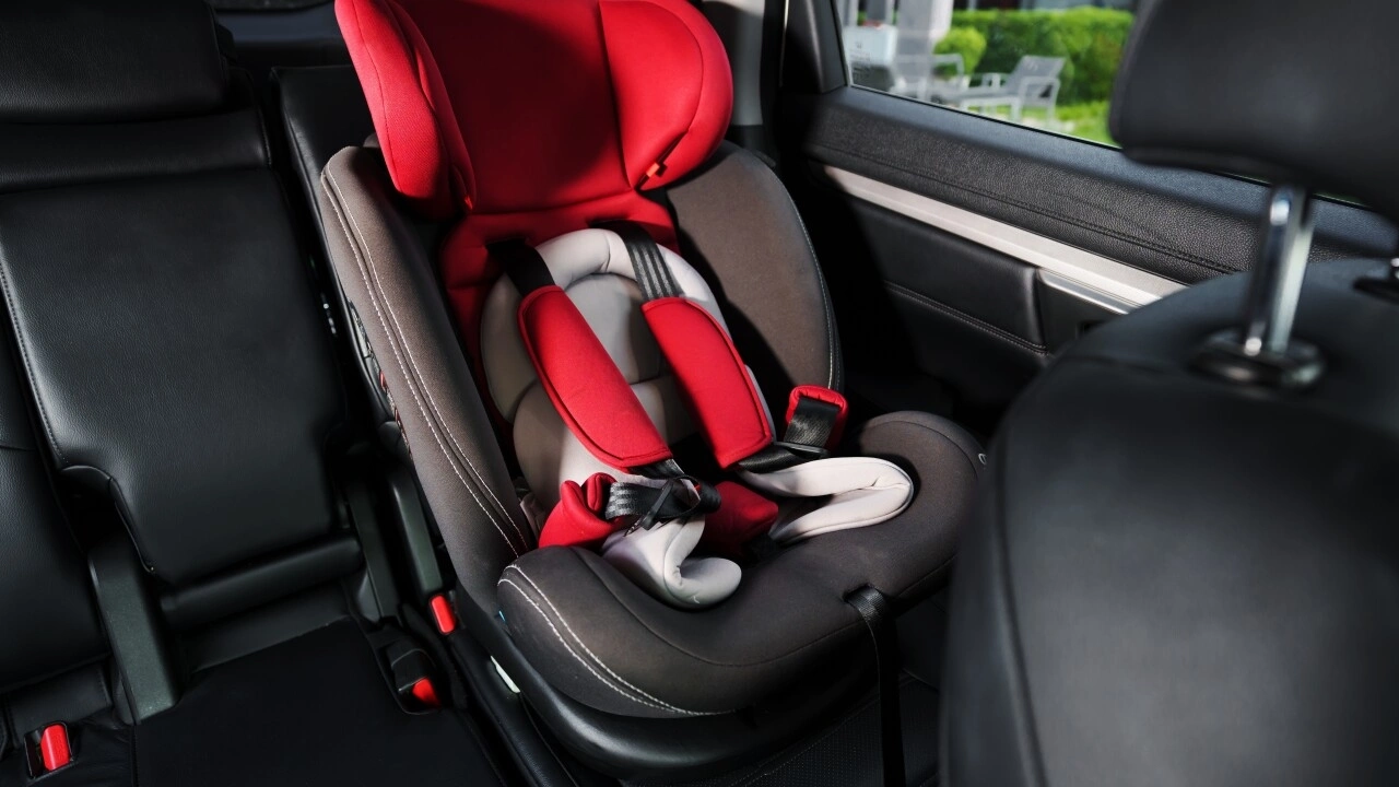 Xe taxi, xe dịch vụ không cần phải trang bị ghế ngồi cho trẻ em