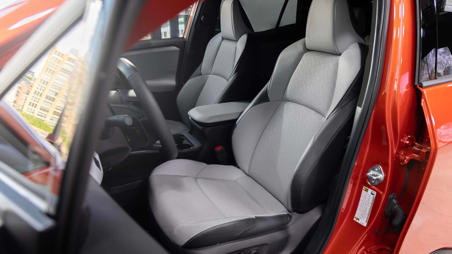 Subaru Uncharted 2026 - mẫu xe điện giá mềm nhất của hãng xe Nhật chính thức ra mắt Hàng ghế trước của Subaru Uncharted 2026