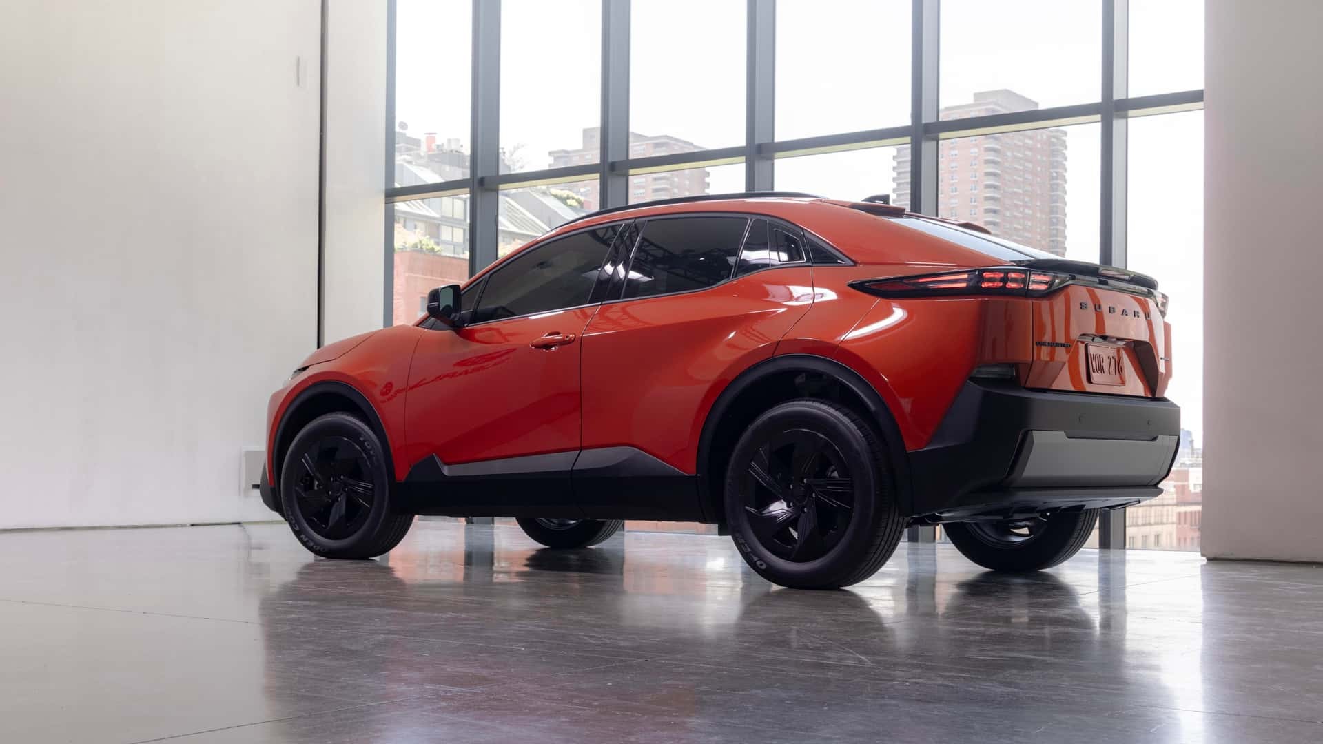 Subaru Uncharted 2026 - mẫu xe điện giá mềm nhất của hãng xe Nhật chính thức ra mắt Phía sau của Subaru Uncharted 2026