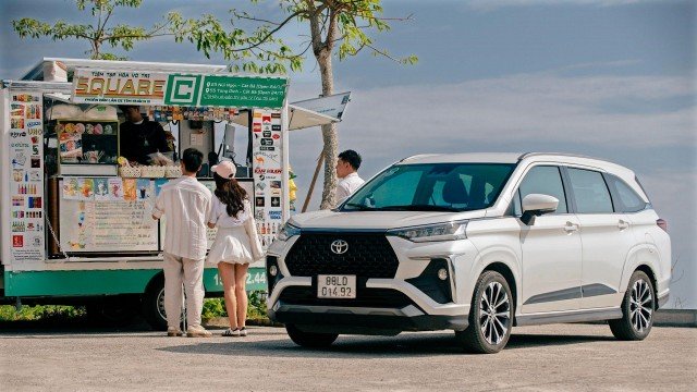 Bùng nổ tháng cuối năm với khuyến mại 100% phí trước bạ và 1 năm bảo hiểm thân vỏ khi mua Veloz Cross