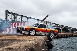 Mãn nhãn với màn trình diễn kỹ thuật lái xe điên rồ trong video "Gymkhana 2025: Aussie Shred"