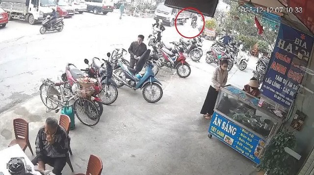 Ngã xuống đường đúng lúc xe tải chạy tới, người đàn ông tử vong thương tâm