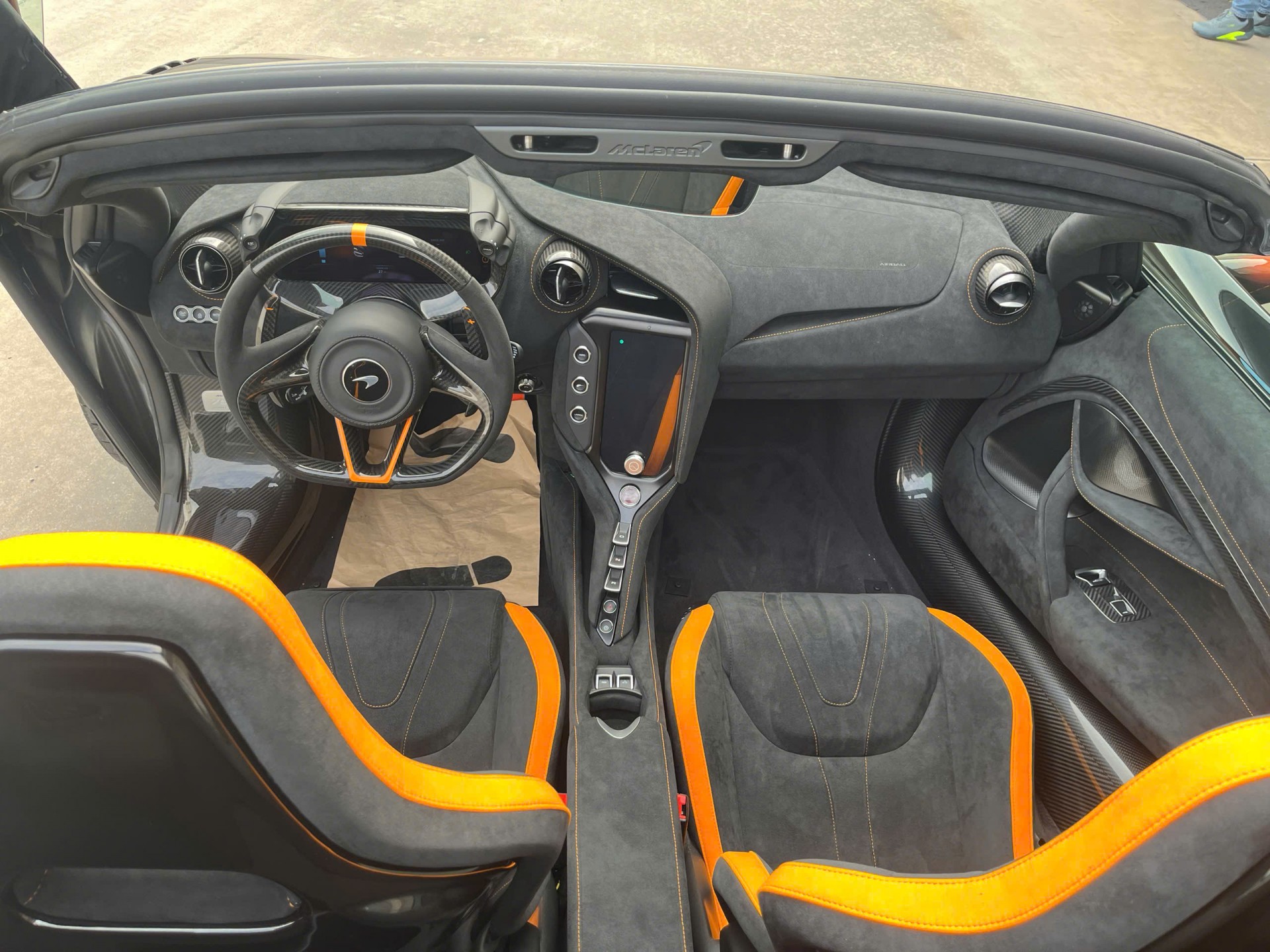 McLaren 750S Spider Orange Coriolis xuất hiện tại Hà Nội