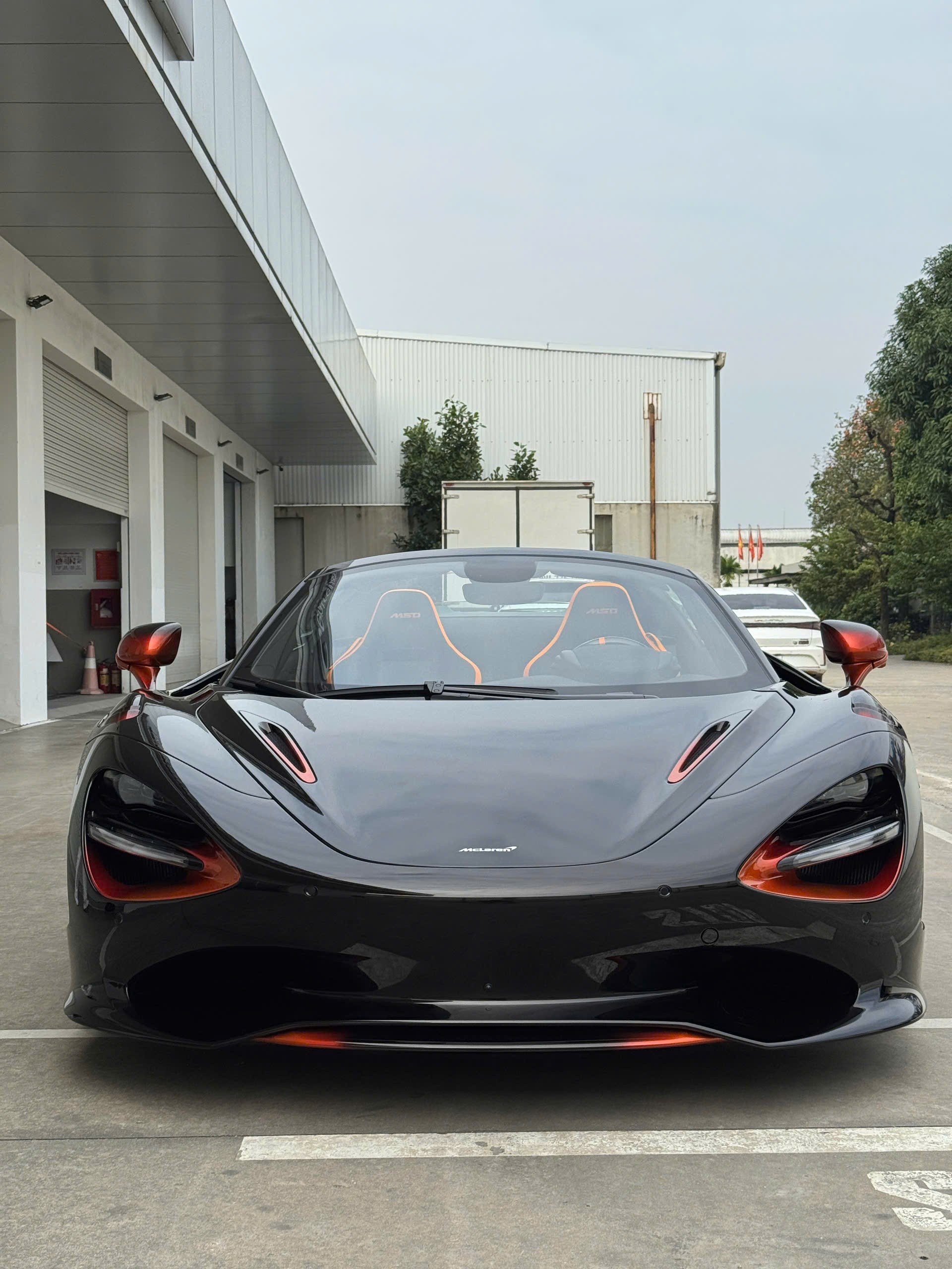 McLaren 750S Spider Orange Coriolis xuất hiện tại Hà Nội