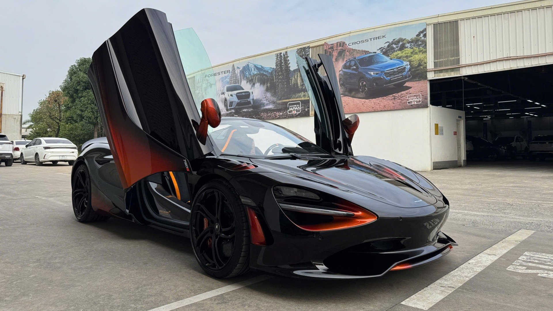 McLaren 750S Spider Orange Coriolis xuất hiện tại Hà Nội