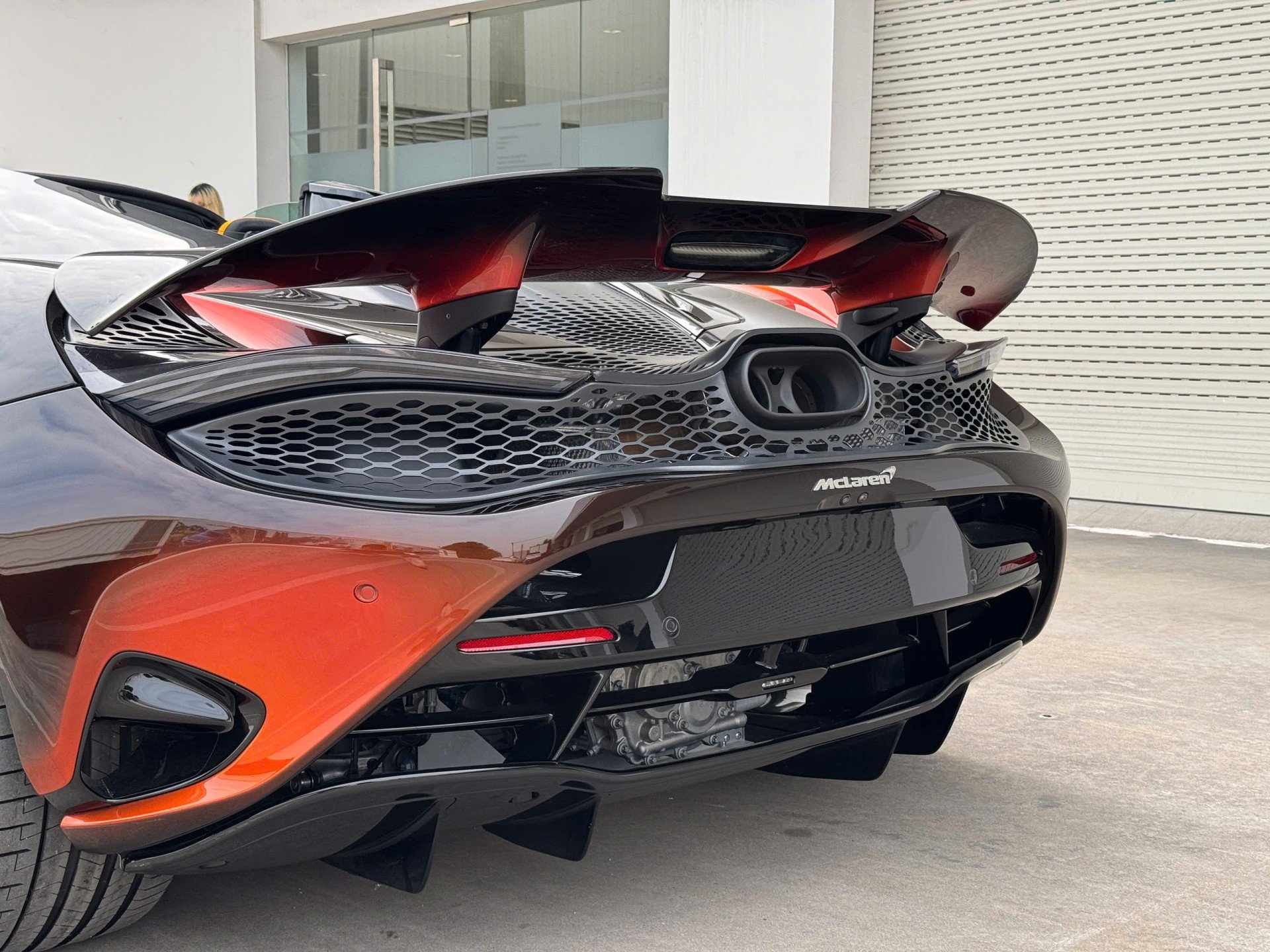 McLaren 750S Spider Orange Coriolis xuất hiện tại Hà Nội