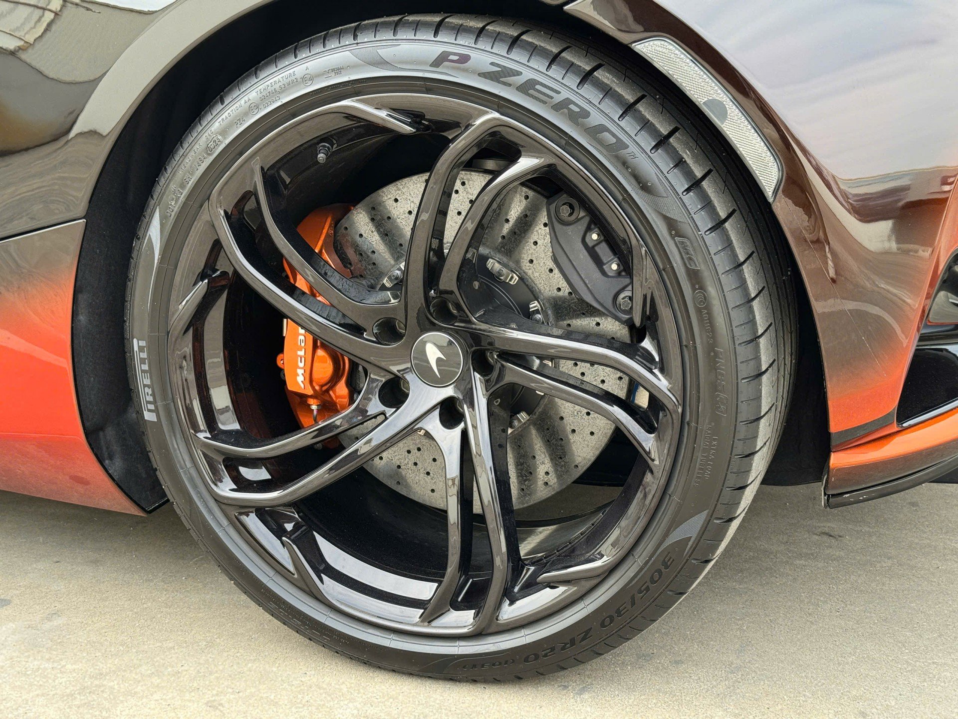 McLaren 750S Spider Orange Coriolis xuất hiện tại Hà Nội