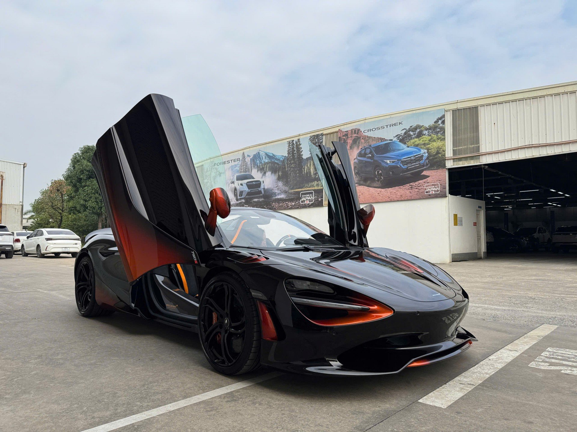 McLaren 750S Spider Orange Coriolis xuất hiện tại Hà Nội