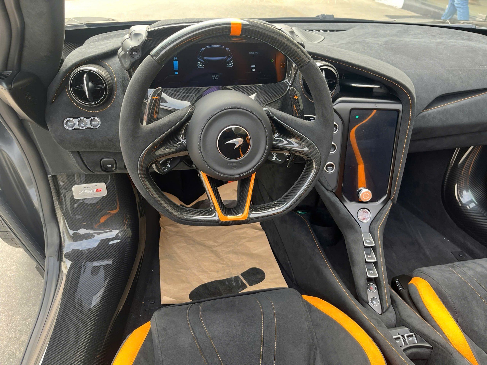 McLaren 750S Spider Orange Coriolis xuất hiện tại Hà Nội