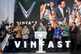 VinFast khánh thành nhà máy ô tô điện tại Indonesia, sản xuất VF 3 tay lái nghịch