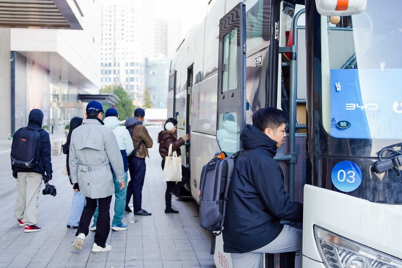 Tham quan bảo tàng Di-Space BYD tại Trịnh Châu, Trung Quốc Chuyến thăm quan bảo tàng Di-Space của đoàn nhà báo và đại diện truyền thông Việt Nam đã bắt đầu từ sáng ngày 13/12/2025