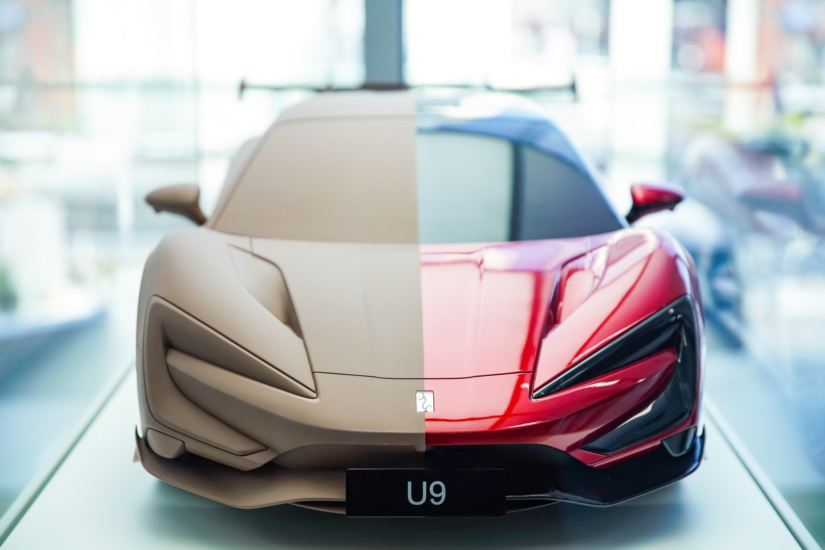 Bảo tàng Di-Space BYD tại Trịnh Châu, Trung Quốc có gì đặc sắc? Mô hình BYD Yangwang U8 được làm bằng đất sét