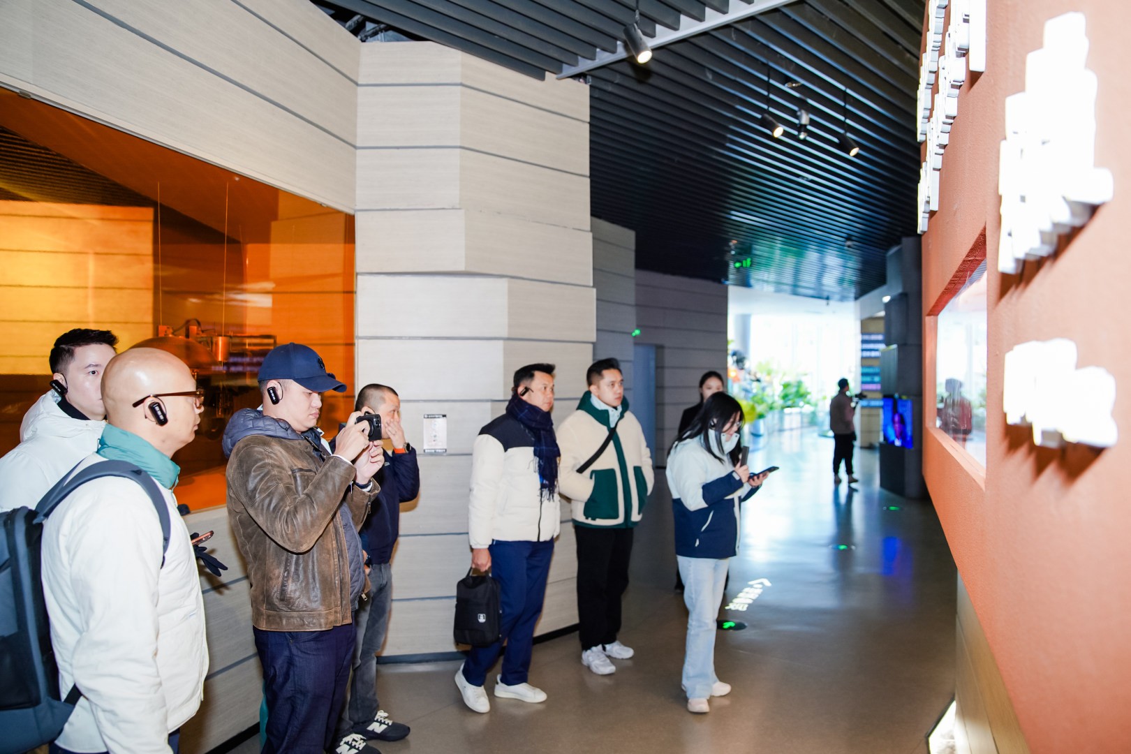 Di-Space BYD có trưng bày tư liệu về ngành xe ô tô Trung Quốc trong mấy thập kỷ qua 