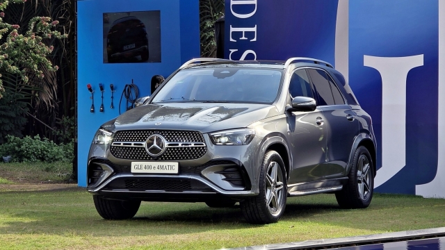 Cận cảnh SUV plug-in hybrid Mercedes-Benz GLE 400e