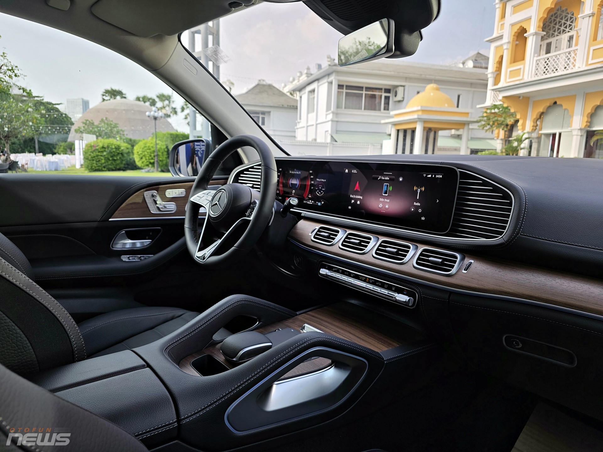 Cận cảnh Mercedes Benz GLE 400e tại Việt Nam