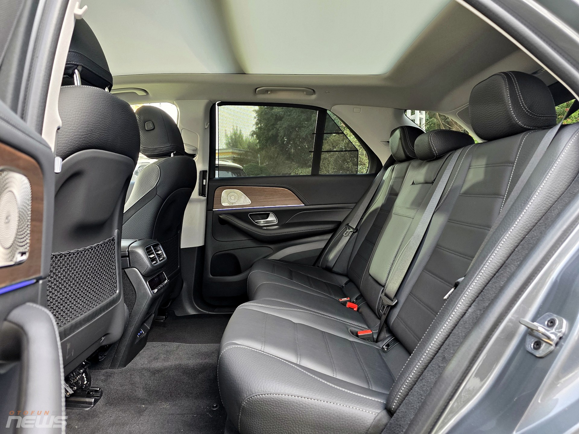 Cận cảnh SUV plug-in hybrid Mercedes-Benz GLE 400e