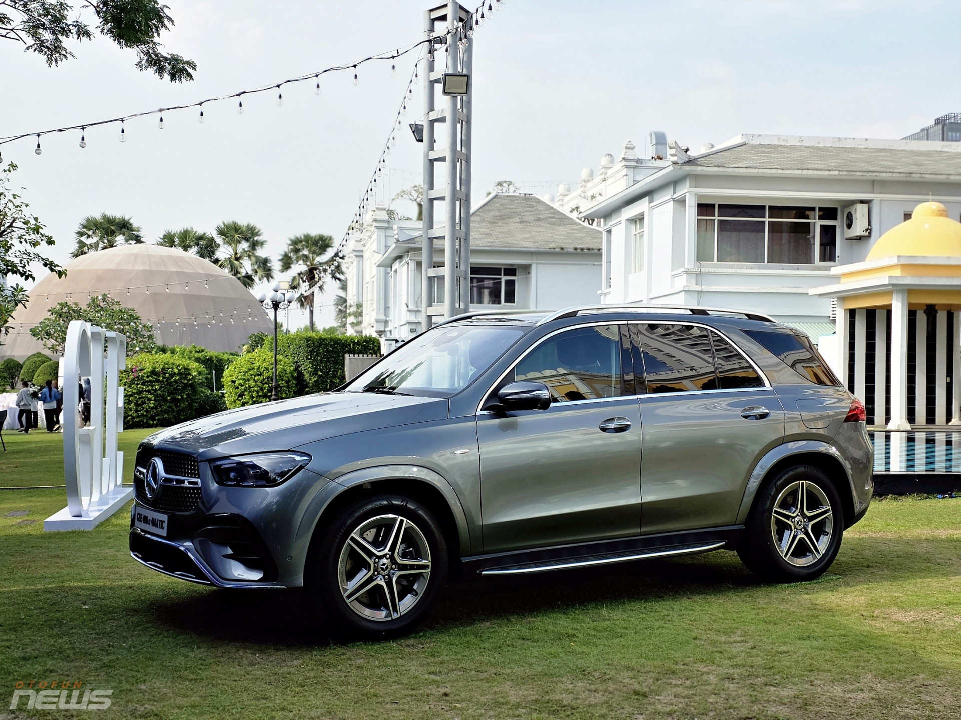 Cận cảnh Mercedes Benz GLE 400e tại Việt Nam