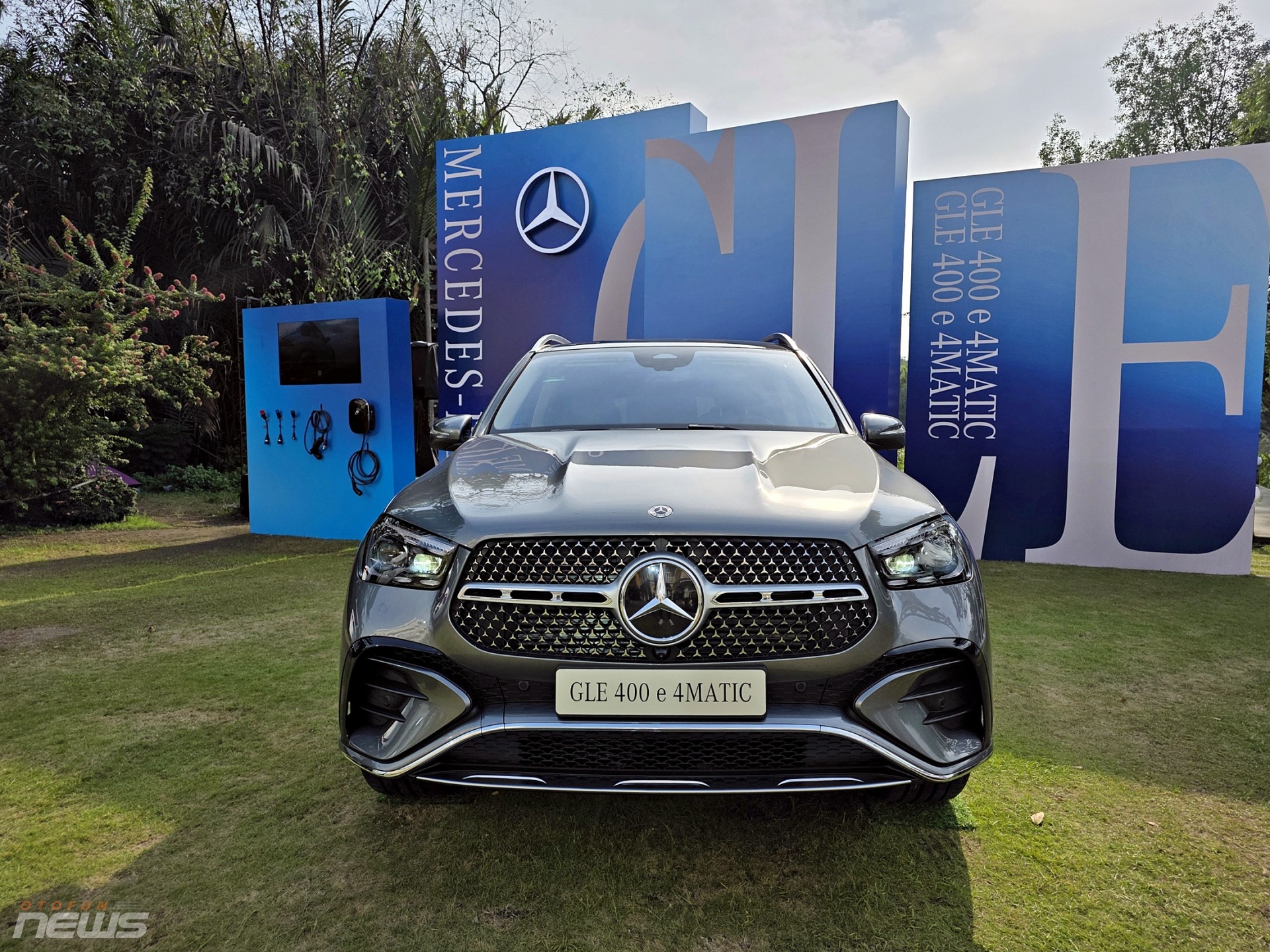 Cận cảnh SUV plug-in hybrid Mercedes-Benz GLE 400e