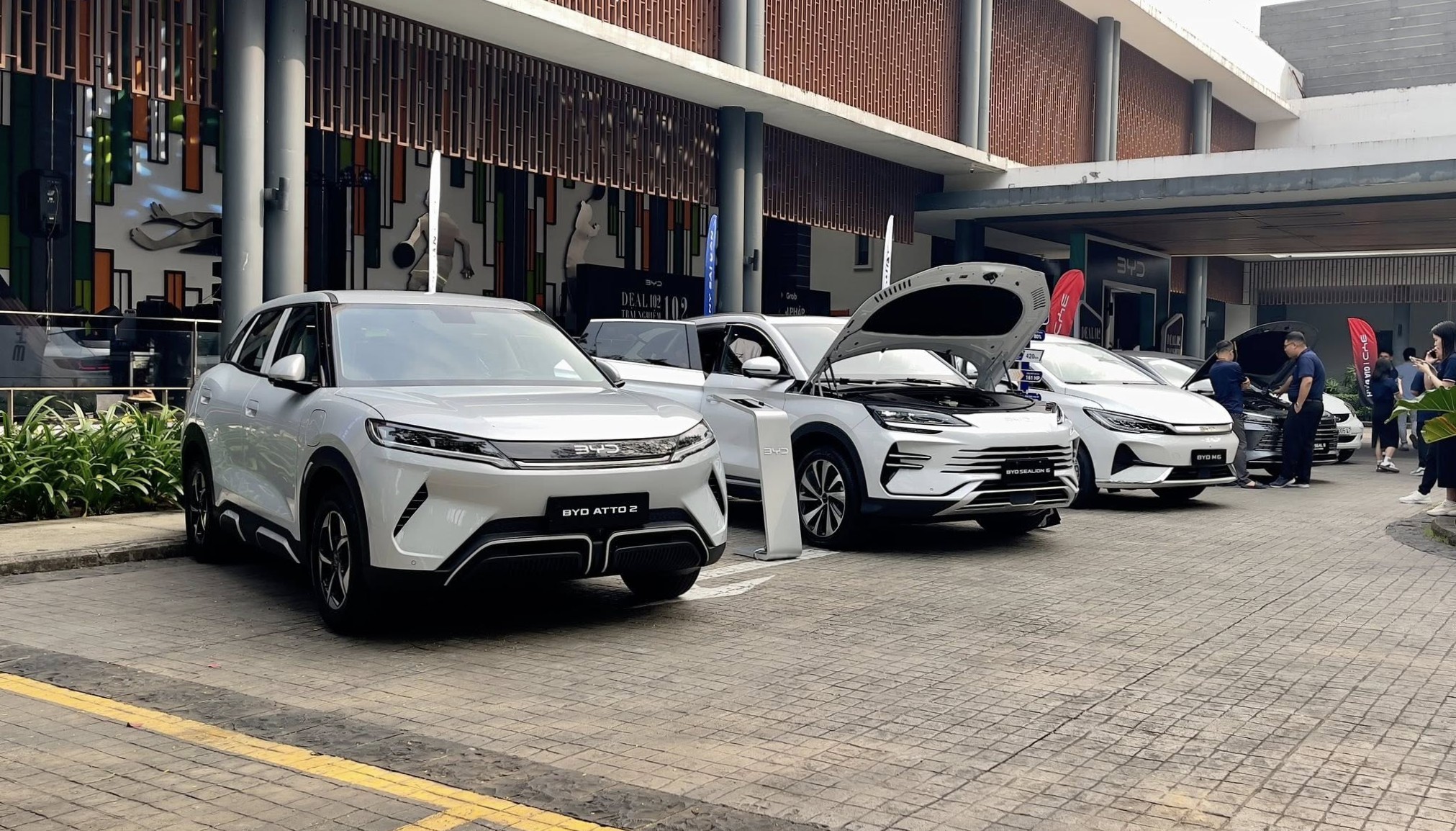 BYD và Grab triển khai mô hình hỗ trợ xe điện cho tài xế công nghệ BYD và Grab triển khai mô hình hỗ trợ xe điện cho tài xế công nghệ