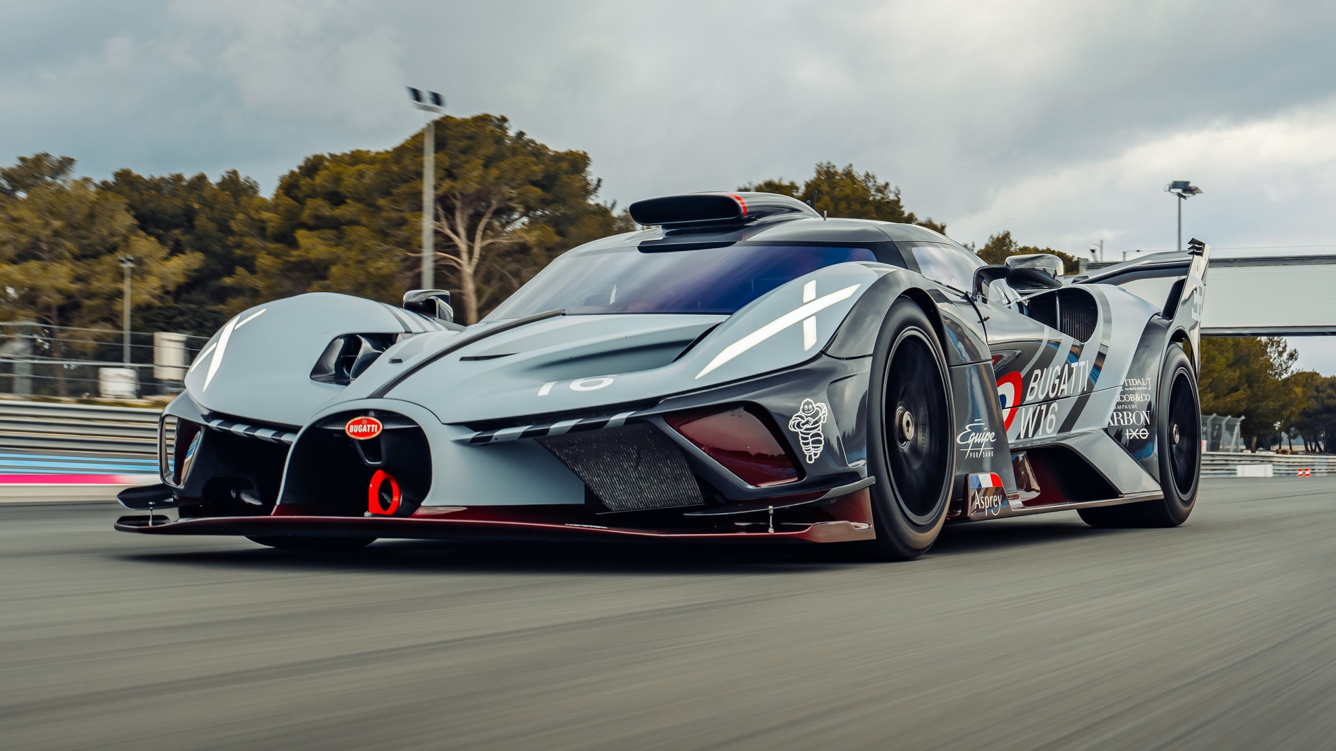 Điểm danh những mẫu xe sản xuất đắt nhất năm 2025