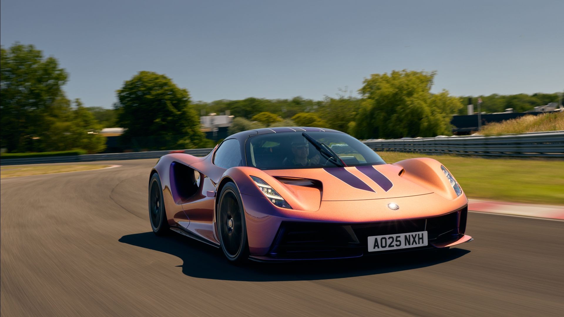 Điểm danh những mẫu xe sản xuất đắt nhất năm 2025