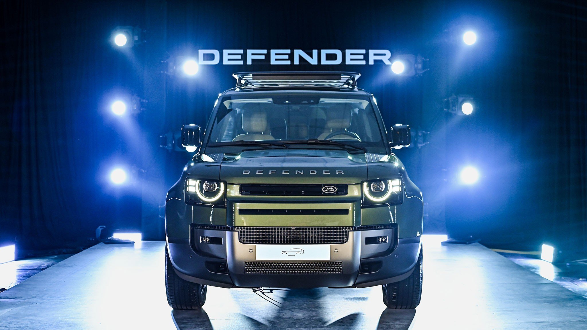Land Rover Defender 2026 ra mắt, giá hơn 6,3 tỷ đồng khi đi kèm gói nâng cấp