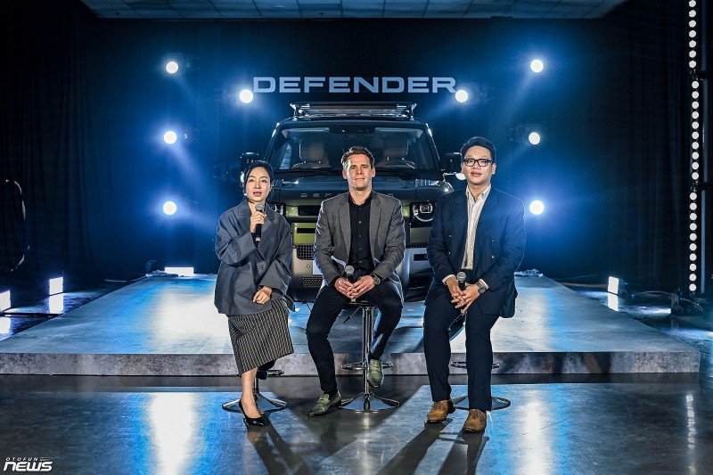 Land Rover Defender 110 2026 ra mắt, giá hơn 6,3 tỷ đồng khi đi kèm gói nâng cấp