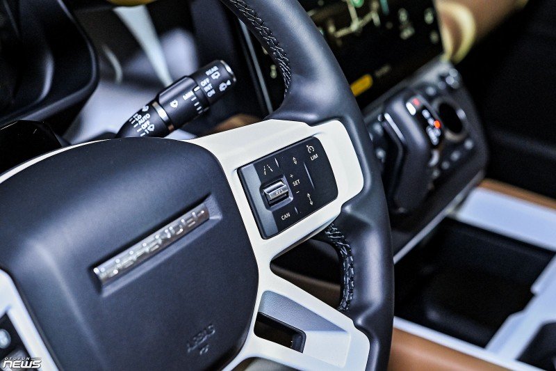 Land Rover Defender 110 2026 ra mắt, giá hơn 6,3 tỷ đồng khi đi kèm gói nâng cấp