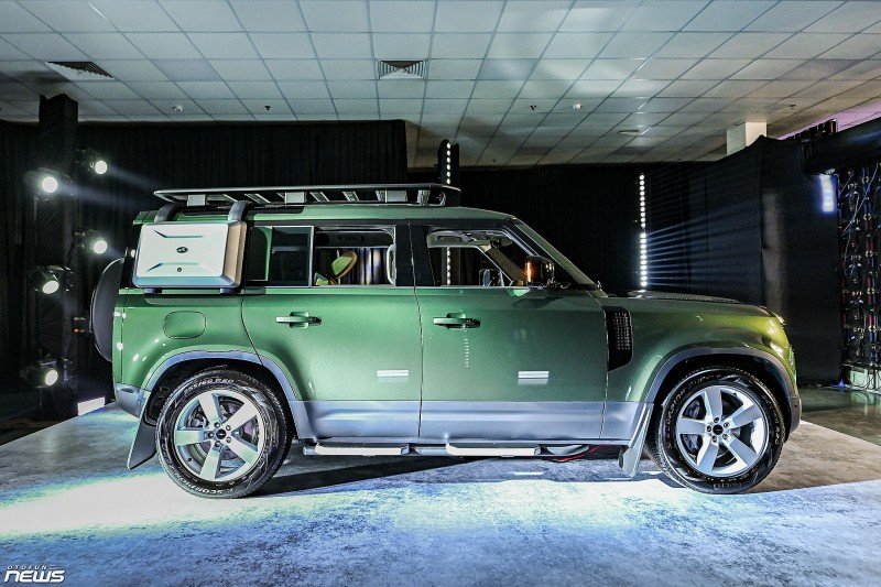 Land Rover Defender 110 2026 ra mắt, giá hơn 6,3 tỷ đồng khi đi kèm gói nâng cấp