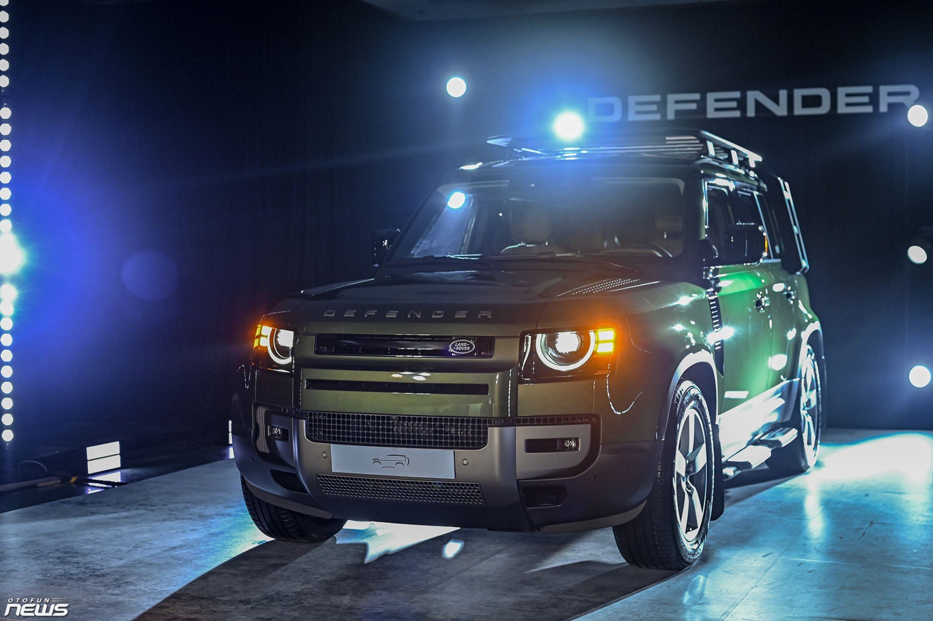 Land Rover Defender 110 2026 ra mắt, giá hơn 6,3 tỷ đồng khi đi kèm gói nâng cấp