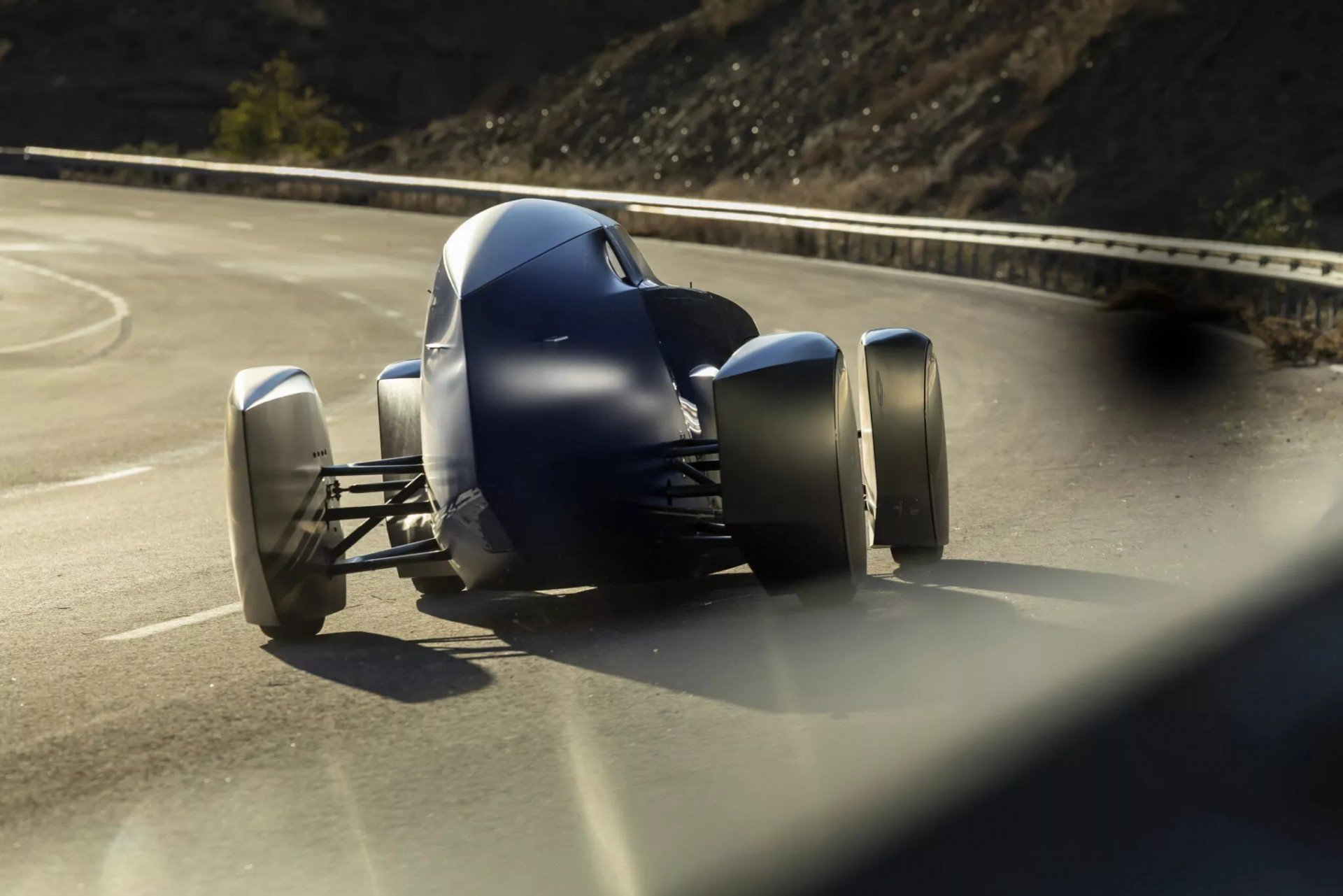 Chiếc xe điện độc đáo này vừa lập thành tích chạy hơn 1.000 km chỉ bằng một lần sạc Chiếc xe điện độc đáo này vừa lập thành tích chạy hơn 1.000 km chỉ bằng một lần sạc