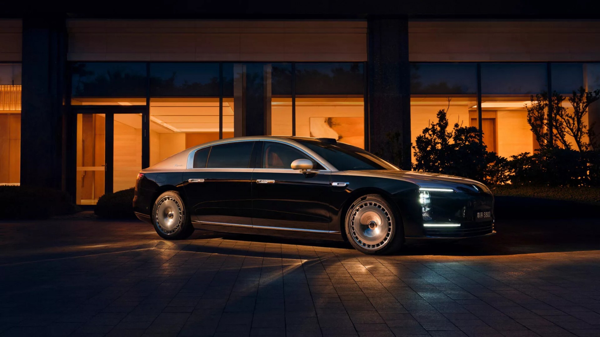 Vượt mặt Mercedes, BMW và Porsche, mẫu xe điện hạng sang này đang 
