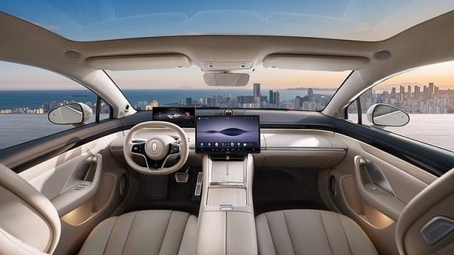 Phó Chủ tịch Geely chỉ trích ngành ô tô Trung Quốc "mù quáng bắt trend"