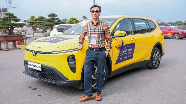 VinFast Limo Green được Hội đồng Giám khảo Xe Của Năm 2026 đánh giá cao tại sự kiện lái thử