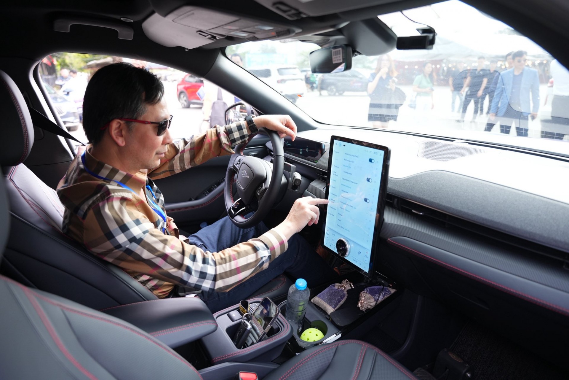 Giám khảo Đàm Hoàng Phúc nhận định Ford Mustang Mach-E không phải xe "tệ" nhưng nó rất khác với Mustang V8 truyền thống