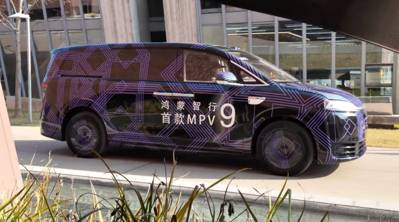 Mẫu MPV chạy điện hạng sang này sẽ trang bị túi khí Hình ảnh Luxeed V9 chạy thử nghiệm trên đường với lớp áo ngụy trang