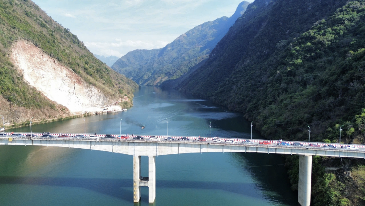 “Sưởi Ấm Bản Cao”: Trao yêu thương để những điều tử tế ở lại “Sưởi Ấm Bản Cao”: Trao yêu thương để những điều tử tế ở lại