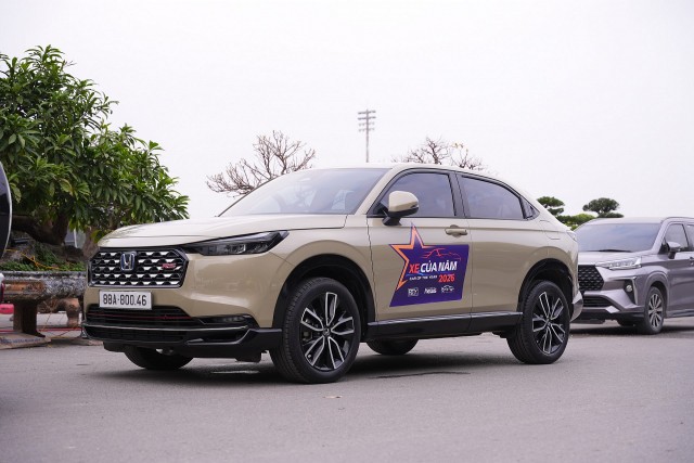 Xe Của Năm 2026: Honda HR-V e:HEV RS hoạt động êm ru và mượt mà