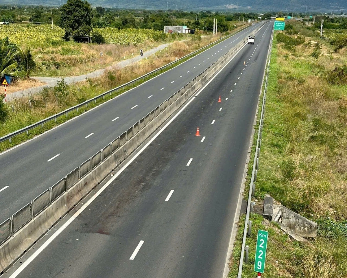 Phát hiện cánh tay người trên cao tốc Vĩnh Hảo - Phan Thiết, nghi gây tai nạn rồi bỏ trốn